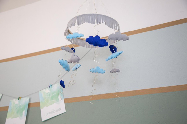 Cum să faci un norișor de ploaie iluminat pentru camera copilului tău