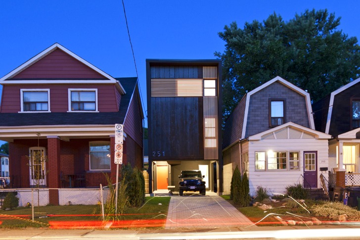 Casa Shaft din Toronto, arhitectura pe un teren cu o latime de 6m
