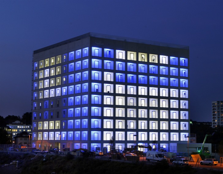 Biblioteca Stadtbibliothek din Stuttgart, o reinterpretare a cubului Rubik