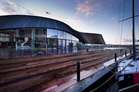 Valuri din lemn pentru revitalizarea unui restaurant din Oslo