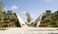 Centrul Ramat Hanadiv din Israel se ascunde sub propriile gradini