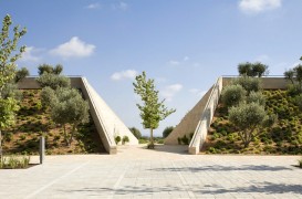Centrul Ramat Hanadiv din Israel se ascunde sub propriile gradini