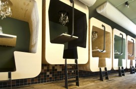 Mici cubicule cu design industrial pregatite pentru clientii restaurantului Fabbrica, din Olanda