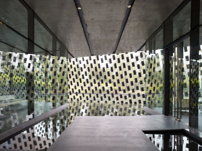 Tigle suspendate compun anvelopanta muzeului Xinjin Zhi creat de Kengo Kuma