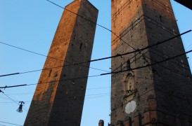Turnurile inclinate din Bologna