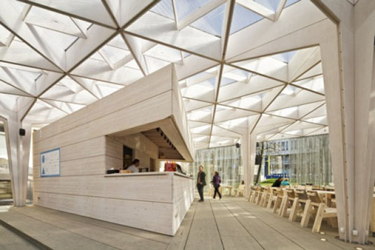 Pavilion temporar din lemn in Helsinki