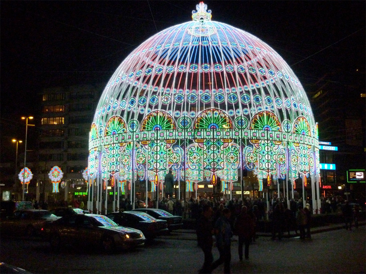 Impresionanta cupola realizata din 30 000 de LED-uri