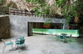 Bar amenajat intr-o pestera din Porto Cristo, Mallorca