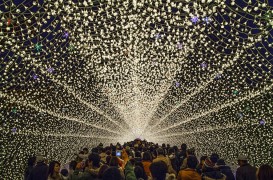 Cea mai mare instalatie de lumini de iarna din lume. Desigur, in Japonia