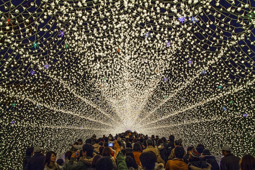 Cea mai mare instalatie de lumini de iarna din lume. Desigur, in Japonia