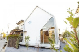 Casa H: grinzi in Y, plansee suspendate si decupaje neregulate
