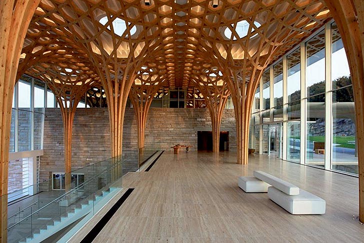 Semnatura lui Shigeru Ban pe cladirea Golf Club House