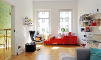 Un mic apartament multicolor, in Paris