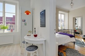 Un mic apartament contemporan, cu solutii simple si practice de decor