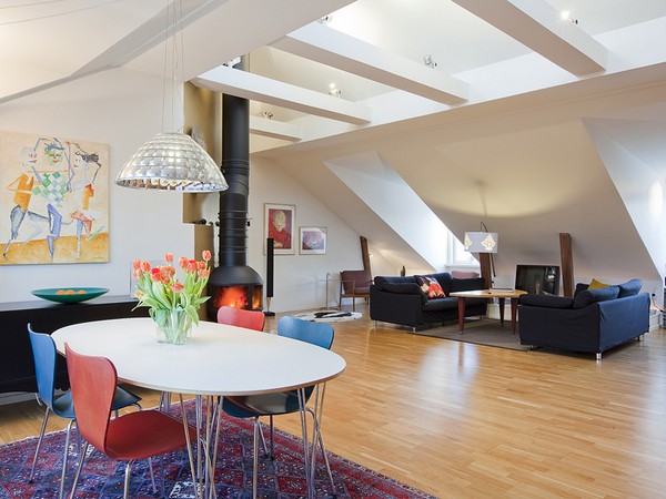 Ultimul etaj si plafoanele atipice dau personalitate si dinamism unui apartament modern