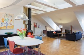 Ultimul etaj si plafoanele atipice dau personalitate si dinamism unui apartament modern