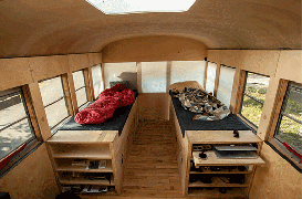 Un student la arhitectura transforma un autobuz scolar in locuinta