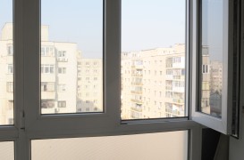 Inchiderea balconului: de ce sa va ganditi bine inainte de a incepe lucrarile