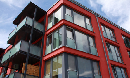 Arhitectii prefera tot mai mult ferestrele din PVC acrylcolor in nuante de gri in locul profilelor