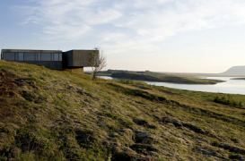 Casa Arborg se deschide catre valea unui vechi ghetar din Islanda