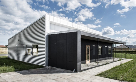 Casa realizata integral din materiale reciclate