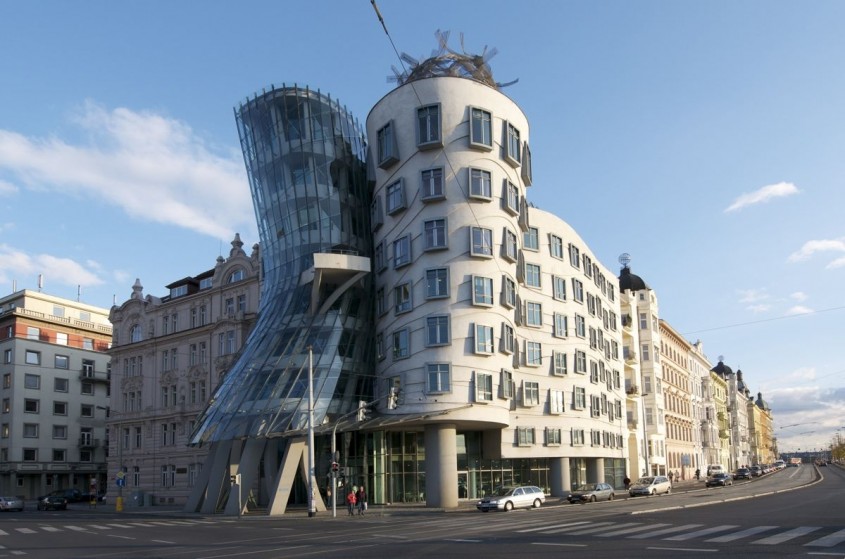 Dans si arhitectura in Praga. Despre deconstructivism si simbolurile sale