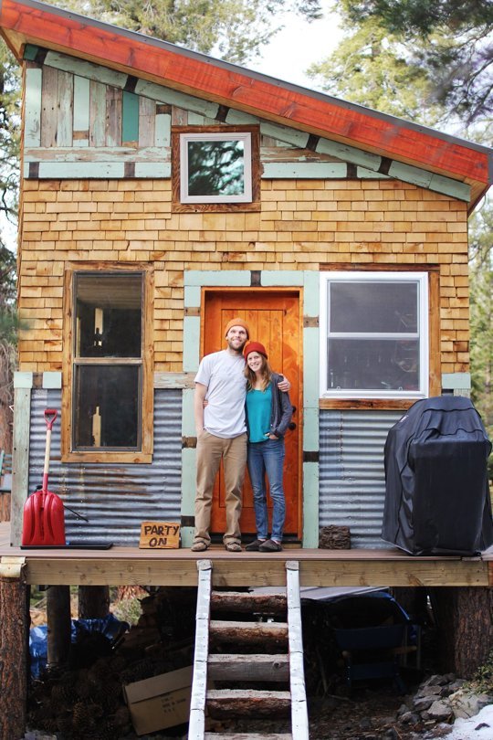 O cabana sustenabila, construita de un cuplu de tineri