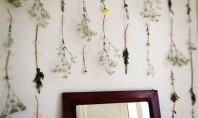 Flori si banda adeziva pentru niste pereti original decorati Fie ca este vorba de plante adevarate
