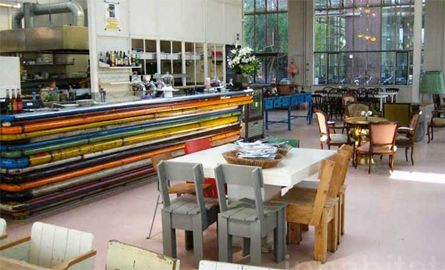Designul unui restaurant din Eindhoven, amestec de obiecte reciclate