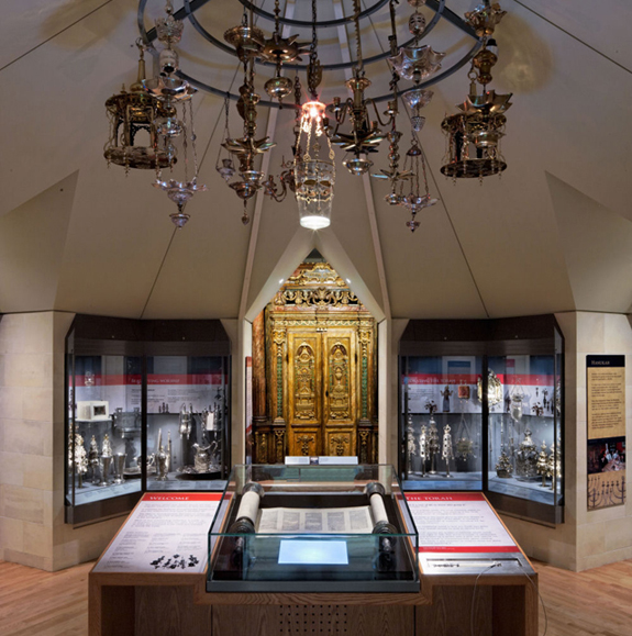 Nigella Lawson si Alan Yentob inaugureaza proaspatul transformat Muzeu Evreiesc din Londra