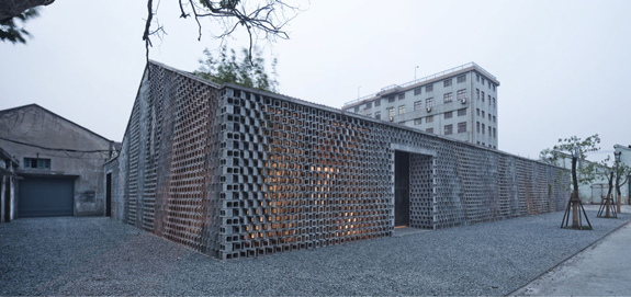 Archi-Union Architects transforma un vechi depozit intr-un spatiu expozitional
