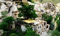 Chilii sapate in piatra, vechi de 1000 de ani transformate in hotel de lux
